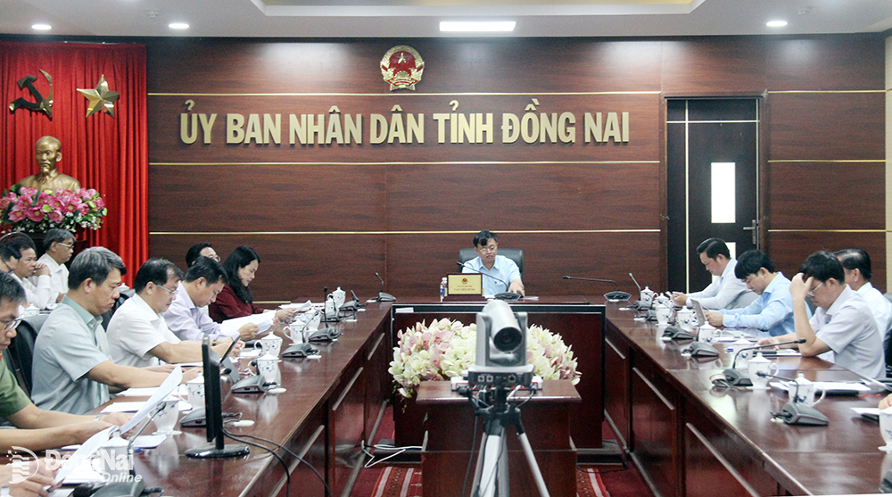 Chủ tịch UBND tỉnh Cao Tiến Dũng chủ trì phiên họp tại điểm cầu Đồng Nai