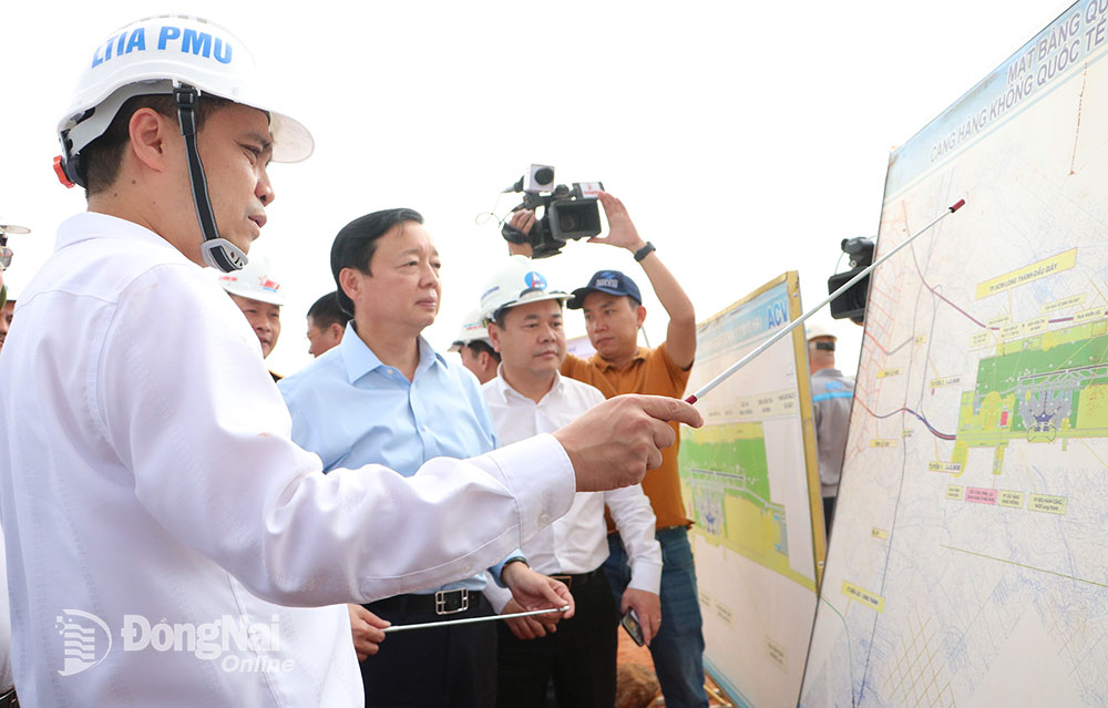 Lãnh đạo ACV báo cáo với Phó thủ tướng Trần Hồng Hà về tiến độ dự án Sân bay Long Thành giai đoạn 1