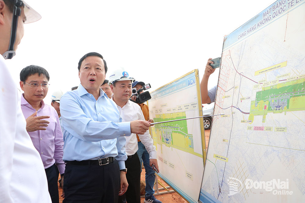Phó thủ tướng Trần Hồng Hà chỉ đạo một số nội dung liên quan đến dự án Sân bay Long Thành tại hiện trường dự án