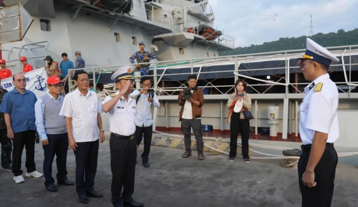 Đoàn công tác Đồng Nai đến thăm, chúc tết cán bộ, chiến sĩ, nhân dân trên đảo Thổ Châu