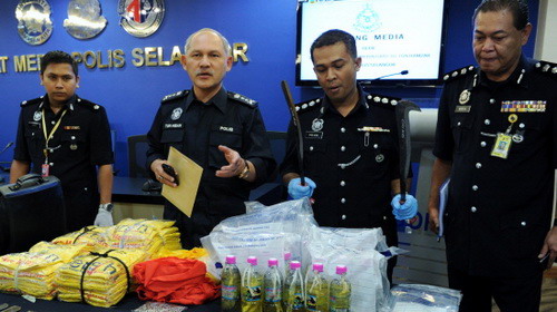 Những vũ khí do cảnh sát Malaysia tịch thu - Ảnh- Bernama