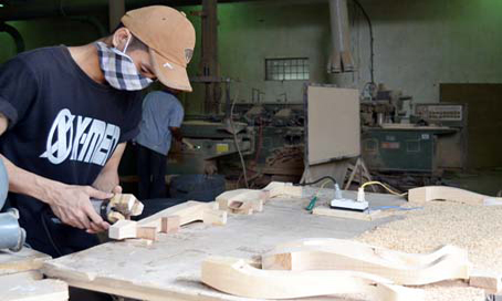 Lãi suất vay còn cao