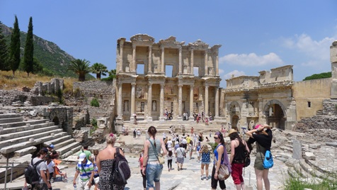 Quang cảnh thư viện Celcus trong thành phố Ephesus. 