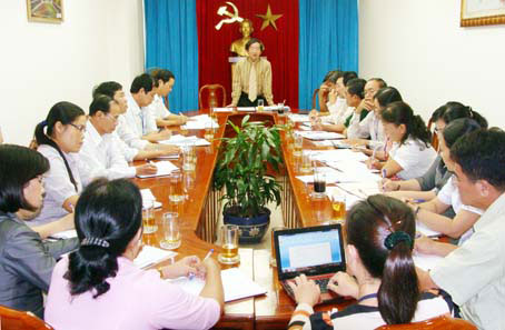 Phó chủ tịch UBND tỉnh Nguyễn Thành Trí phát biểu tại cuộc họp