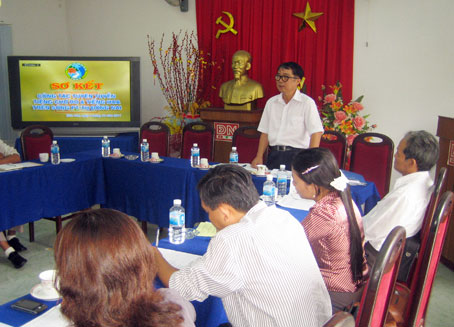 Giám đốc đài PTTH Đồng Nai - Mai Sông Bé phát biểu tại lễ sơ kết công tác tuyên truyền bằng tiếng Chơro và tiếng Hoa trên sóng PTTH.    Ảnh: H.Thái