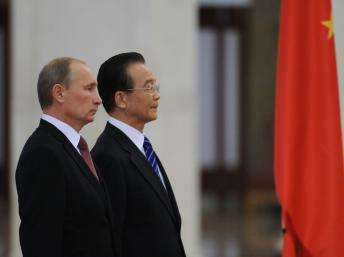 Thủ tướng Nga Vladimir Putin và Thủ tướng Trung Quốc Ôn Gia Bảo tại Bắc Kinh ngày 11-10