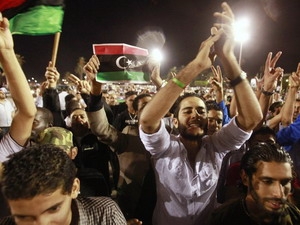 Người Libya ăn mừng khi nghe tin Motassim bị bắt (Nguồn: Reuters)
