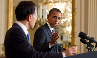 Tổng thống Obama trong cuộc họp báo chung với Tổng thống Hàn Quốc.