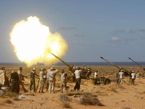 Chiến binh phe nổi dậy trong khu vực gần thị trấn Sirte