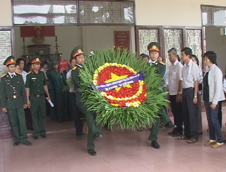 Hài cốt liệt sĩ Lê Văn Phăng được đưa đến nghĩa trang liệt sĩ TX. Long Khánh.