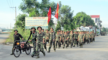 Hành quân dã ngoại phối hợp làm công tác dân vận của các đơn vị bộ đội đóng chân trên địa bàn tỉnh.      
