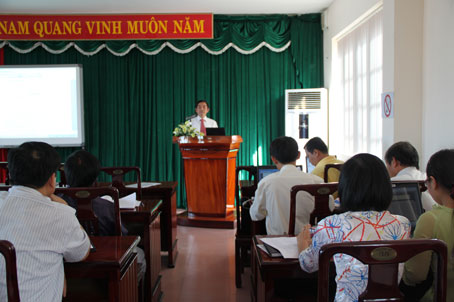 Đồng chí Huỳnh Văn Tới, Trưởng ban Tuyên giáo Tỉnh ủy phát biểu chỉ đạo tại hội nghị.