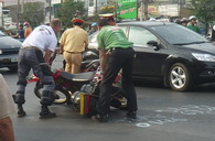 Vụ tai nạn đã làm 2 chiếc xe máy dính chặt đường