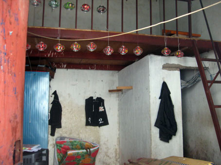 Phòng trọ nơi phát hiện thi thể hai nạn nhân.