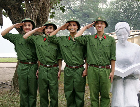 Bốn nhân vật Hoàng - Thành - Thăng - Long trong "Mùi cỏ cháy".