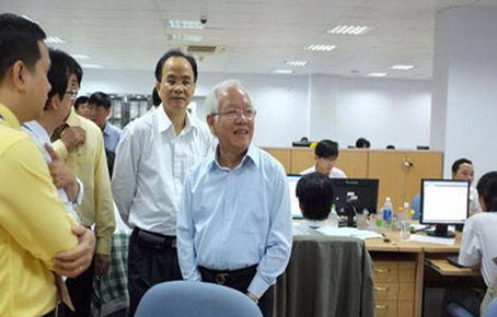 Chủ tịch UBND TP.Hồ Chí Minh Lê Hoàng Quân thăm một doanh nghiệp thuộc Công viên phần mềm Quang Trung.