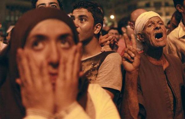 Người dân Ai Cập hét lớn trong cuộc biểu tình chống lại 2 ứng cử viên tổng thống là Mohamed Mursi và Ahmed Shafiq tại Quảng trường Tahrir, thủ đô Cairo.