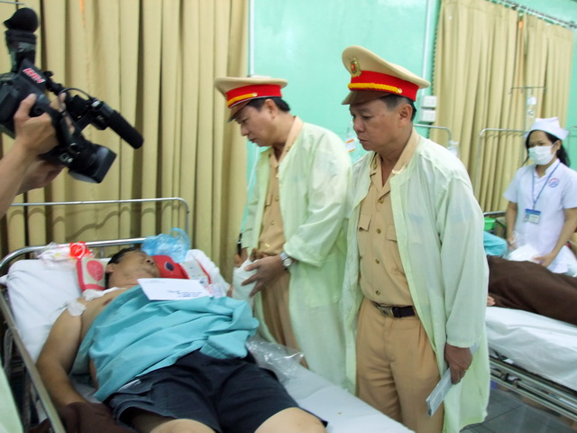Trung tá Huỳnh Thiên Lộc đang điều trị tại Bệnh viện Đồng Nai 