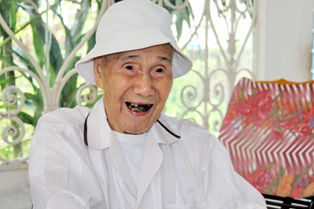 Ông Phan Trọng Bình và bút tích chống ly khai lúc ở tù Côn Đảo.