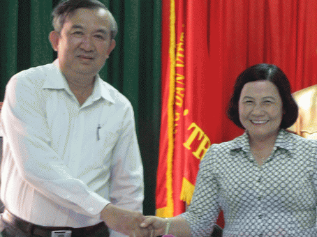 Chủ tịch HND tỉnh Ngô Ngọc Thanh tiếp và làm việc với Phó chủ tịch HND Việt Nam Nguyễn Hồng Lý (bên phải)