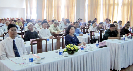 Triển khai Nghị quyết Trung ương 4 đến các chức sắc tôn giáo trong tỉnh do Ban Dân vận Tỉnh ủy tổ chức.