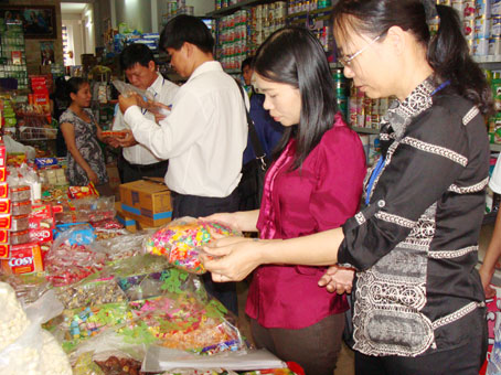  Đoàn liên ngành tỉnh kiểm tra tại một siêu thị mini trên địa bàn Long Thành