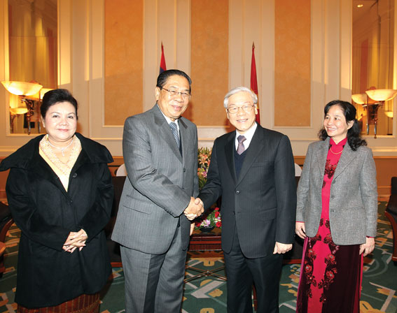     Ngày 26-12-2012, Tổng bí thư Đảng nhân dân Cách mạng Lào, Chủ tịch nước CHDCND Lào Choummaly Sayasone thăm hữu nghị chính thức Việt Nam tổng kết Năm hữu nghị Việt Nam - Lào, Lào - Việt Nam.