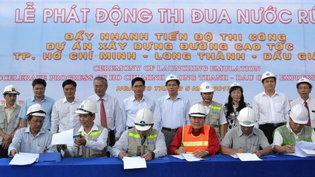 Các đơn vị ký cam kết đẩy nhanh tiến độ xây dựng đường cao tốc TP.Hồ Chí Minh – Long Thành – Dầu Giây