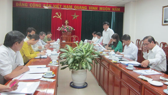 Ông Nguyễn Văn Hùng, Trưởng Ban văn hóa xã hội HĐND tỉnh phát biểu tại buổi làm việc.