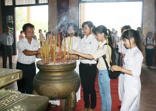 Trao 35 suất học bổng Tiếp sức ước mơ đại học