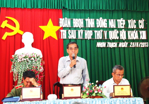 Trưởng đoàn ĐBQH tỉnh Đồng Nai Trần Văn Tư đang phát biểu ý kiến trước cử tri