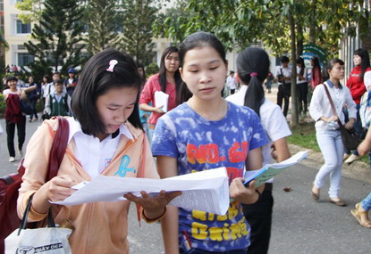 Thi đại học đợt 1: 1 thí sinh bị cấm thi, nhiều phòng vắng thí sinh