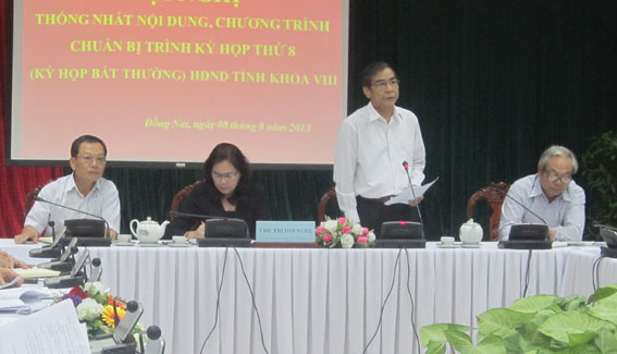 Chủ tịch HĐND tỉnh Trần Văn Tư chủ trì hội nghị
