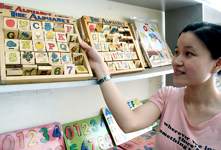 Đa dạng đồ chơi giáo dục bằng gỗ dành cho trẻ.