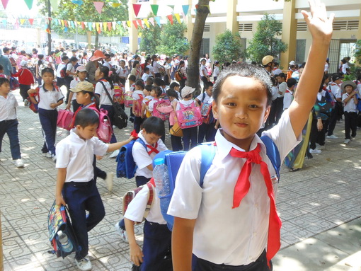 Học sinh Trường tiểu học Trảng Dài (Tp.Biên Hòa) trong ngày khai giảng