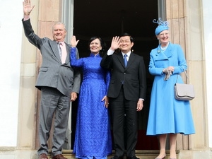 Nữ hoàng Đan Mạch Margrethe II và Phu quân với Chủ tịch nước Trương Tấn sang và Phu nhân tại Cung điện Fredensborg. (Ảnh: TTXVN)