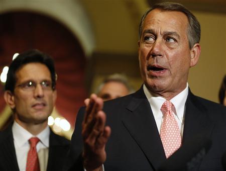 Chủ tịch Hạ viện John Boehner phát biểu với giới truyền thông lúc 1 giờ sáng 1/10, sau thời điểm chính phủ rơi vào tình trạng ngừng hoạt động.
