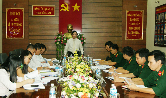  Đ/c Nguyễn Thành Trí, PCT UBND tỉnh phát biểu tại buổi làm việc với Đảng ủy Bộ CHQS tỉnh