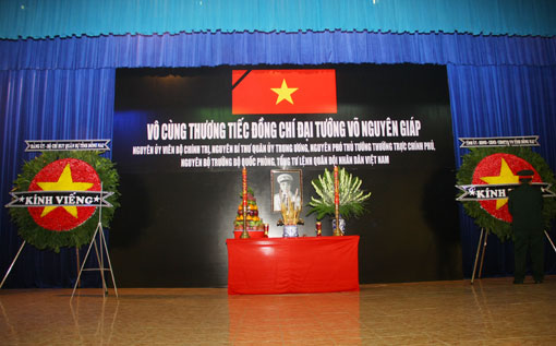 Bàn thờ Đại tướng Võ Nguyên Giáp tại Bộ chỉ huy quân sự tỉnh