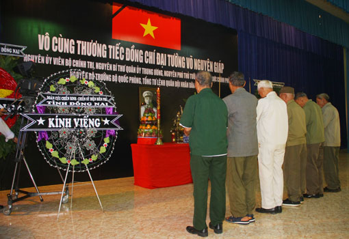 Đoàn đại biểu Cựu chiến binh - chiến sĩ Điện Biên Phủ tỉnh Đồng Nai viếng Đại tướng Võ Nguyên Giáp