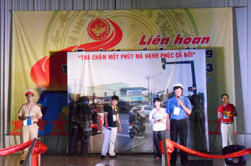Một vở kịch tuyên truyền do đơn vị thị xã Long Khánh thực hiện.