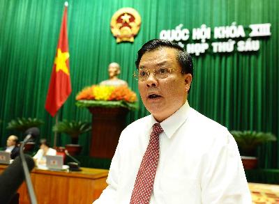 Bộ trưởng Bộ Tài chính Đinh Tiến Dũng trình bày Báo cáo về tình hình thực hiện dự toán ngân sách Nhà nước 