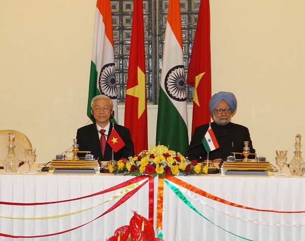 Tổng Bí thư Nguyễn Phú Trọng và Thủ tướng Cộng hòa Ấn Độ Manmohan Singh gặp gỡ báo chí sau khi kết thúc hội đàm. Ảnh: TTXVN