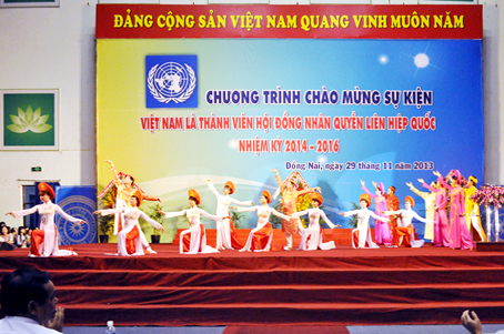Chương trình văn nghệ chào mừng Việt Nam là thành viên Hội đồng Nhân quyền Liên hiệp quốc tại Đồng Nai.