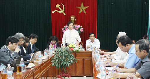 Phó chủ tịch Nguyễn Thành Trí phát biểu tại cuộc họp chiều ngày 19-2