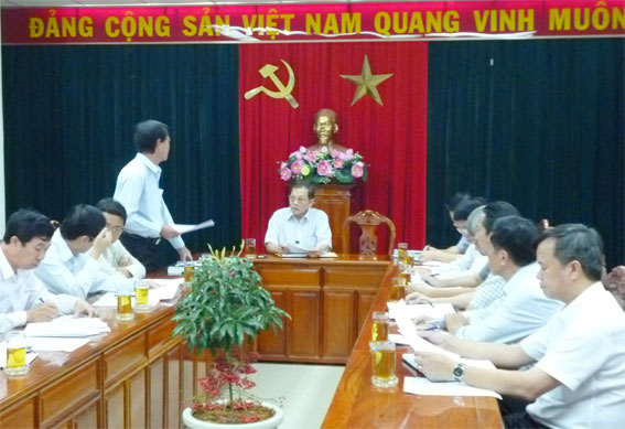  Ông Trần Minh Phúc, Phó chủ tịch UBND tỉnh chủ trì cuộc họp về dự án Hệ thống cấp nước Nhơn Trạch. 