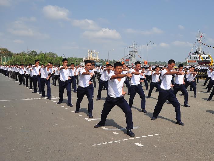 280 cán bộ, chiến sĩ vùng 2 Hải quân biểu diễn võ thuật trong buổi lễ