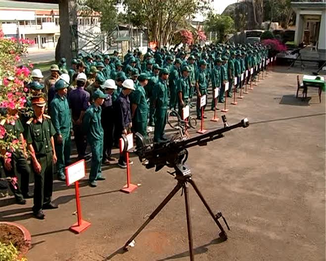 LLVT TP.Biên Hòa (ảnh trên) và huyện Định Quán (ảnh dưới) tham dự Lễ ra quân huấn luyện năm 2014 (Ảnh: H.H)