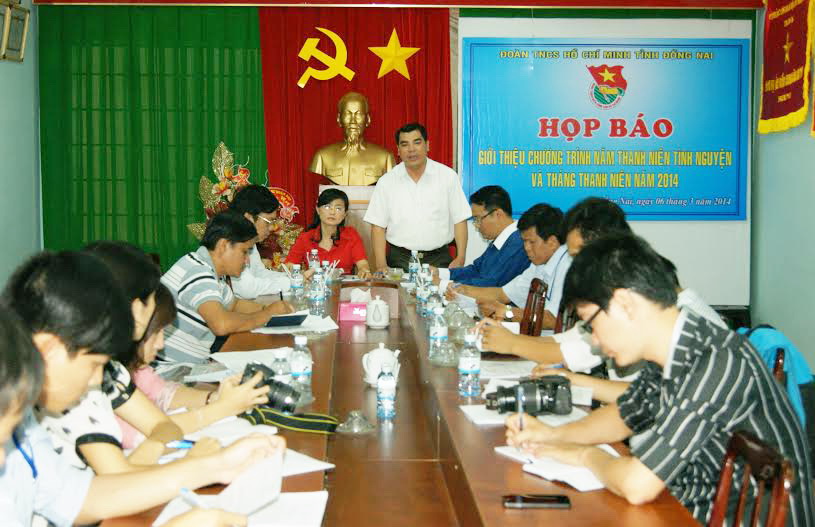 Anh Nguyễn Cao Cường, Phó bí thư Tỉnh đoàn phát biểu tại buổi họp báo
