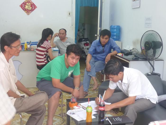 Đột nhập tiệm điện thoại trong đêm